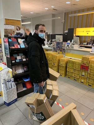 Foto af den første levering af Miroar pakker hos DHL